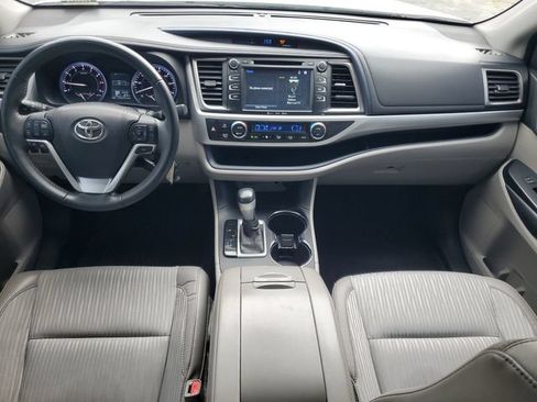 Used 2016 Toyota Highlander Plus FWD image 27