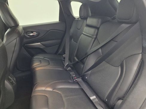 Used 2019 Jeep Cherokee Limited image 18