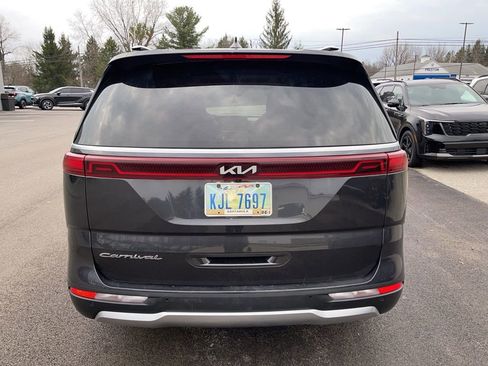 Used 2022 Kia Carnival SX Prestige image 2