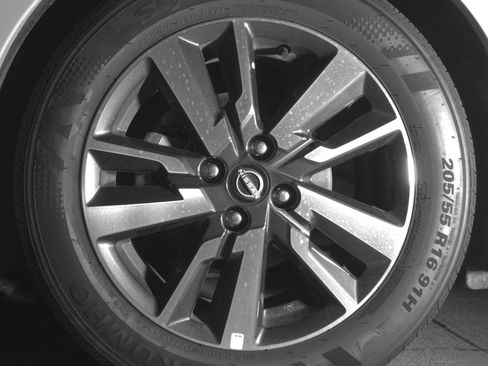 Used 2025 Nissan Versa SV image 12