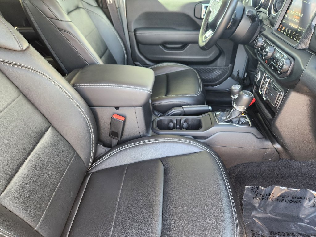 Used 2023 Jeep Wrangler Unlimited Sahara w/ Cold Weather Group AWD/4WD image 5