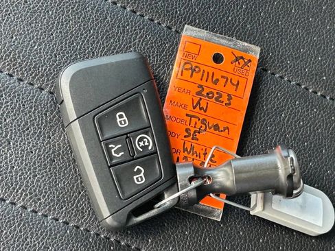 Certified 2023 Volkswagen Tiguan SE FWD image 54