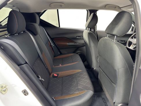 Used 2020 Nissan Kicks SR image 26