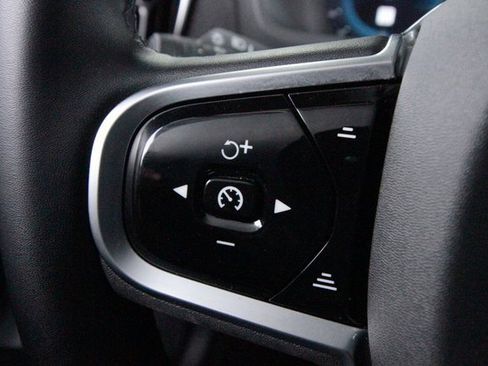 Certified 2025 Volvo XC90 B6 Plus image 17