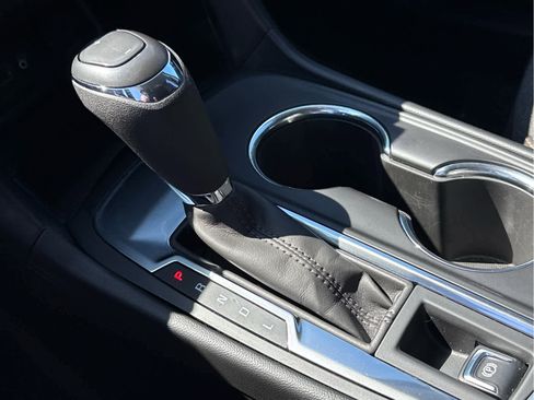 Used 2019 Chevrolet Equinox LT image 18