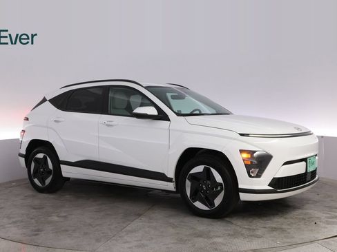 Used 2025 Hyundai Kona SEL FWD image 14