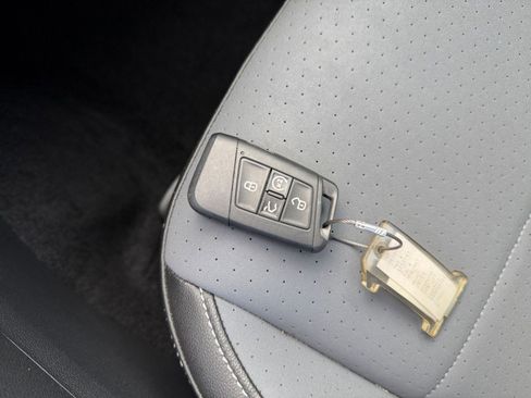 Used 2025 Volkswagen Jetta SE image 21