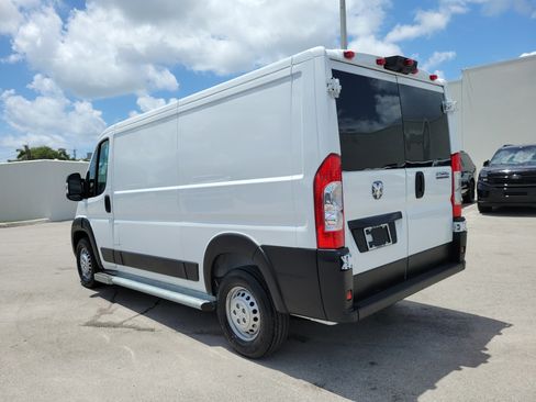 Used 2025 RAM ProMaster 2500 w/ U-Haul Equipment Group FWD image 7