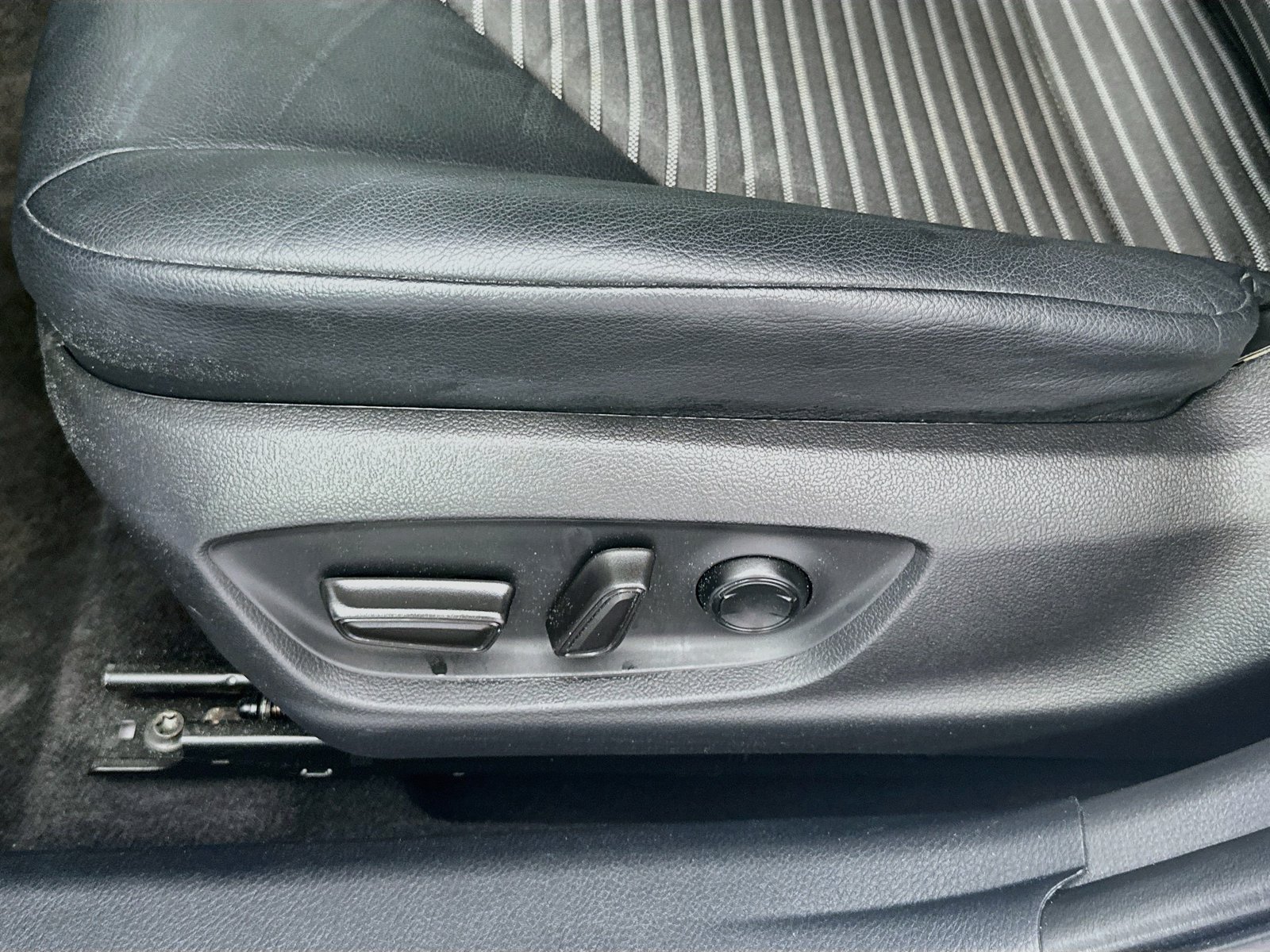 Used 2020 Toyota Camry SE FWD image 16