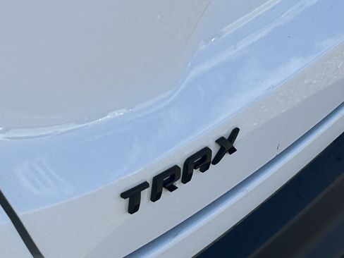 Used 2024 Chevrolet Trax RS FWD image 8