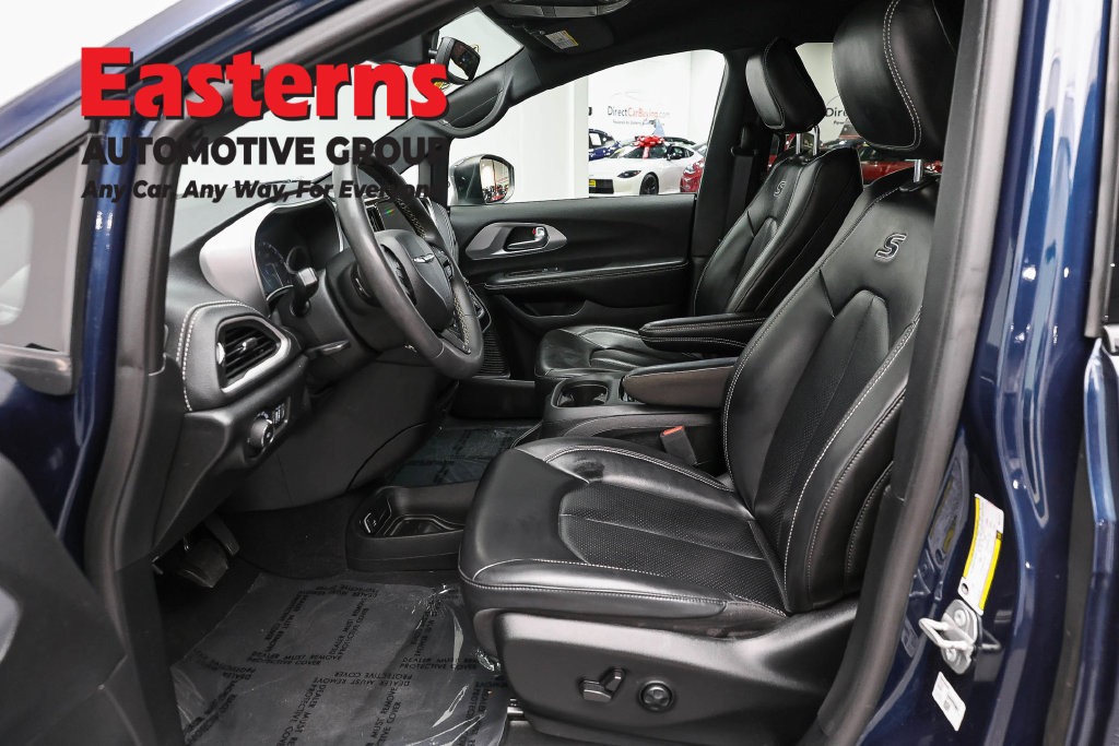 Used 2023 Chrysler Pacifica Touring-L w/ S Appearance Package FWD image 15