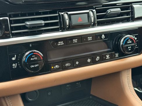 Used 2024 Nissan Pathfinder Platinum w/ Cargo Package image 20