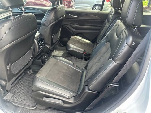 Used 2023 Jeep Grand Cherokee L Laredo image 18