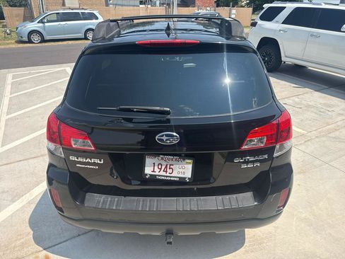 Used 2013 Subaru Outback 3.6R Limited w/ Moonroof Pkg AWD/4WD image 12