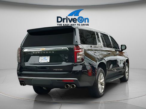 Used 2024 Chevrolet Suburban Premier image 10