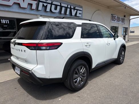 Used 2024 Nissan Pathfinder SV FWD image 2