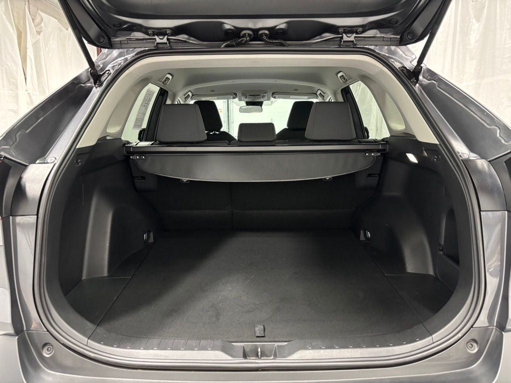 Used 2025 Toyota RAV4 XLE AWD/4WD image 47
