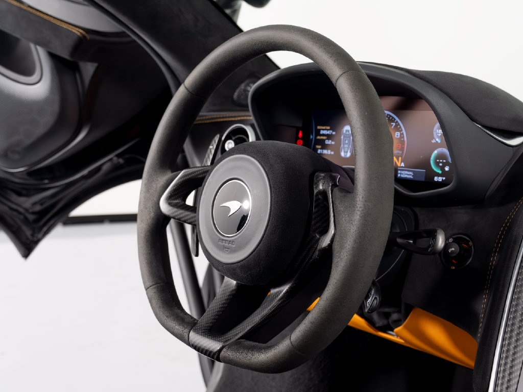 Used 2018 McLaren 570S Spider RWD image 30