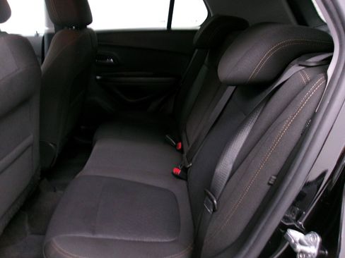 Used 2022 Chevrolet Trax LS w/ Tint and Cruise Package AWD/4WD image 8