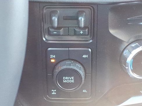 Used 2025 Ford F350 Platinum image 17