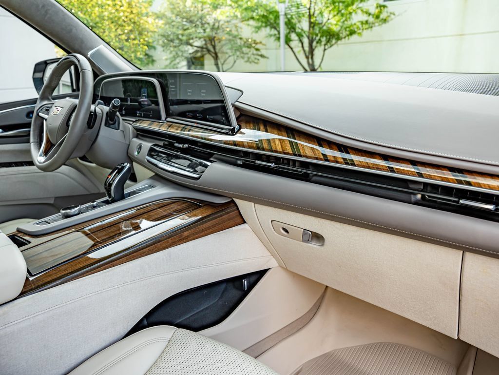 Used 2021 Cadillac Escalade Premium Luxury Platinum w/ Heavy-Duty Trailer Package AWD/4WD image 46