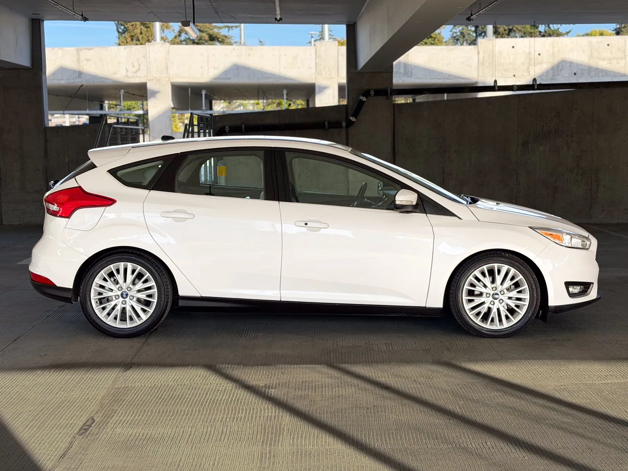 Used 2018 Ford Focus Titanium FWD image 4