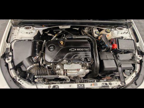 Used 2017 Chevrolet Malibu LT FWD image 40