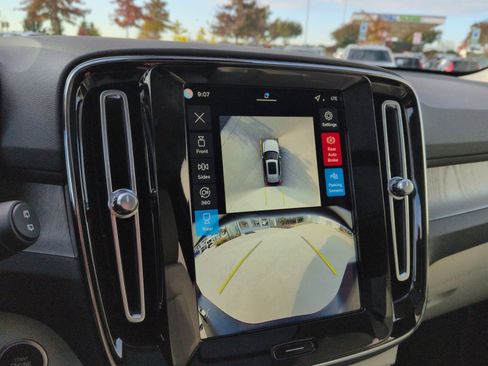 New 2026 Volvo XC40 B5 Ultra w/ Protection Package Premier image 19