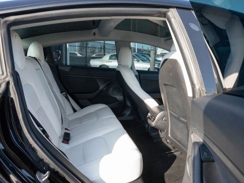 Used 2021 Tesla Model 3 Performance image 27