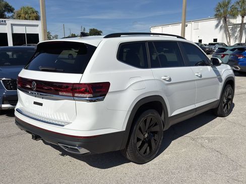 Used 2024 Volkswagen Atlas SE w/ Panoramic Sunroof Package FWD image 6