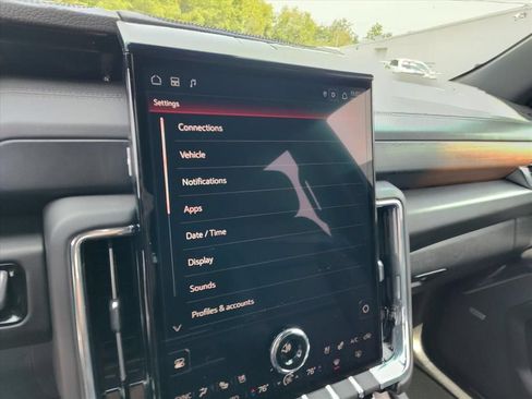Used 2025 GMC Yukon Denali AWD/4WD image 23