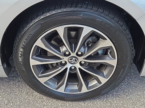 Used 2018 Toyota Avalon XLE Premium FWD image 7