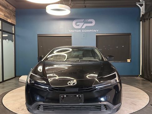Used 2024 Toyota Prius LE FWD image 8
