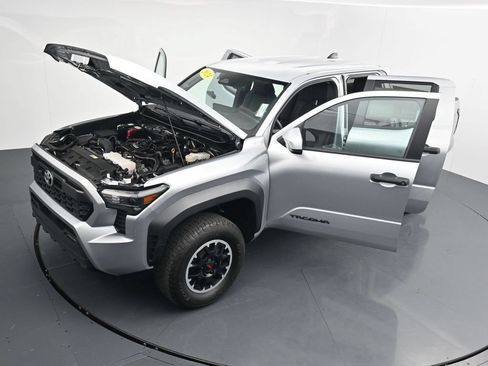 Used 2024 Toyota Tacoma TRD Off-Road AWD/4WD image 40