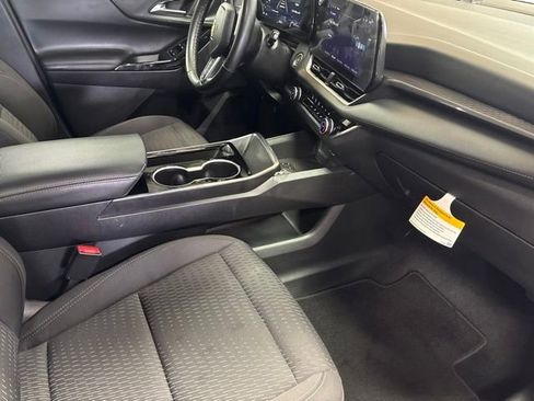 Used 2025 Chevrolet Equinox LT FWD image 12