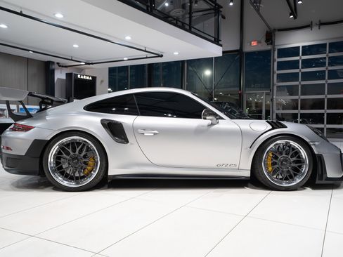 Used 2018 Porsche 911 GT2 RS image 45