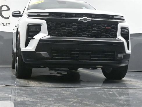 Used 2024 Chevrolet Traverse RS w/ LPO, Floor Liner Package image 3