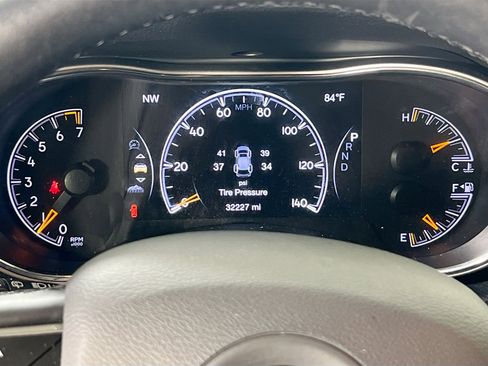 Used 2022 Jeep Grand Cherokee Limited image 12