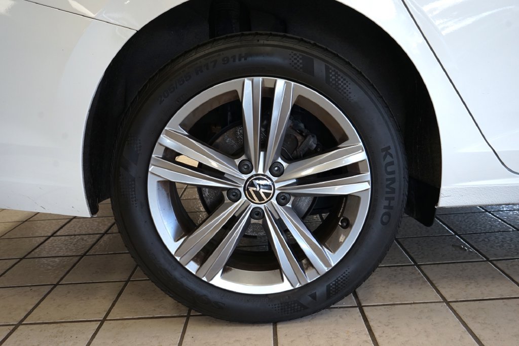 Used 2023 Volkswagen Jetta SE FWD image 49