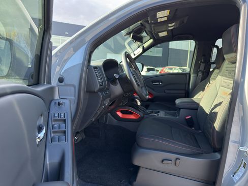 Used 2023 Nissan Frontier PRO-4X w/ Pro Convenience Package image 12