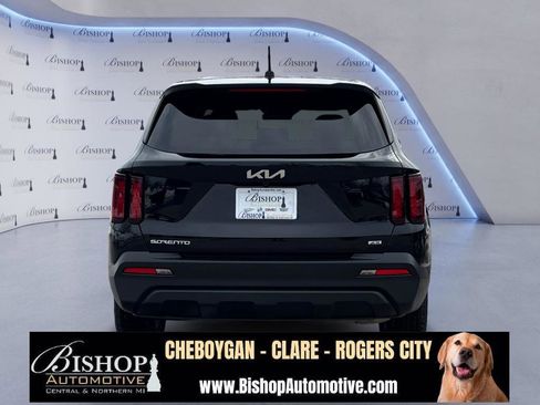 Used 2023 Kia Sorento LX image 20