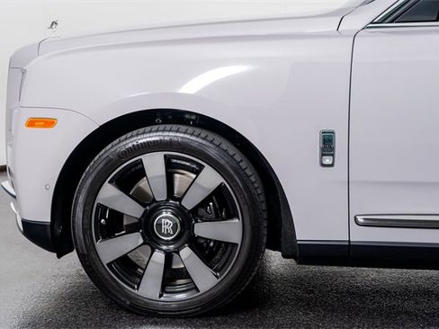 Used 2023 Rolls-Royce Cullinan image 19
