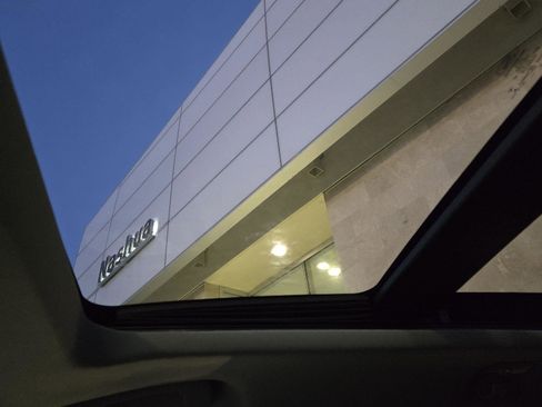 Used 2021 Ford Explorer XLT w/ Equipment Group 202A image 29