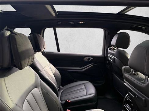 Used 2022 BMW X7 xDrive40i w/ M Sport Package image 21
