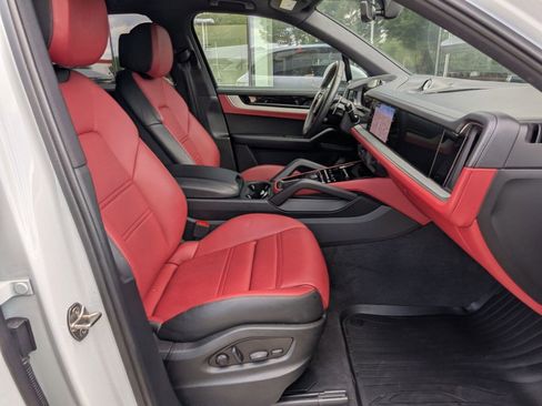 Certified 2025 Porsche Cayenne E-Hybrid AWD/4WD image 23