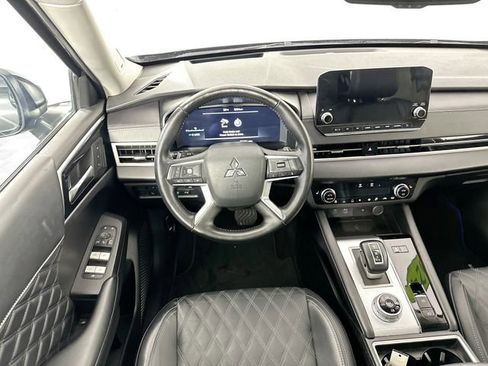 Used 2024 Mitsubishi Outlander SEL image 11