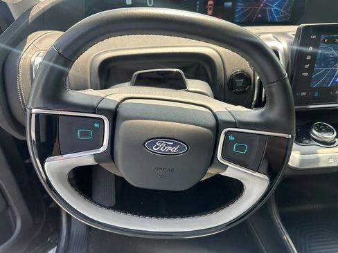Used 2025 Ford Expedition Max Platinum w/ Driver's Package AWD/4WD image 16