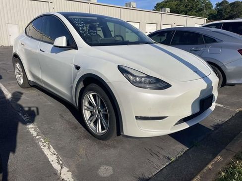 Used 2021 Tesla Model Y Long Range AWD/4WD image 1