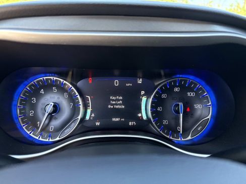 Used 2023 Chrysler Pacifica Touring-L FWD image 40