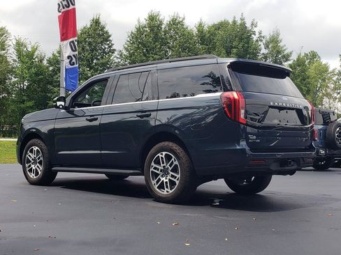 Used 2025 Ford Expedition Active AWD/4WD image 8